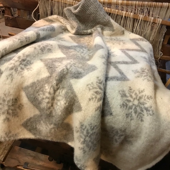 hilda Sweaters - Hilda Ltd big wool Icelandic snowflake poncho